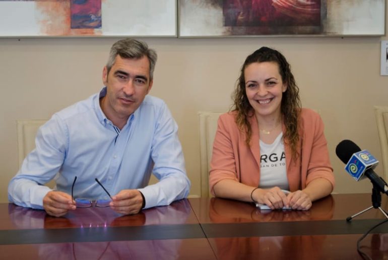 Junto a la concejala de Playas con el fin de garantizar el apoyo del equipo de gobierno al sector