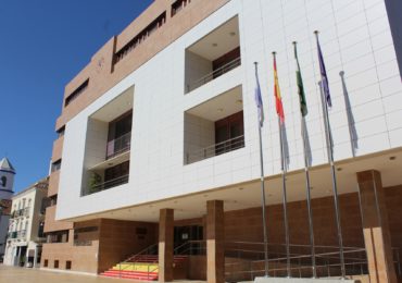 El Parlamento de Andalucía aprueba la tramitación de la denominación de Fuengirola como municipio de gran población