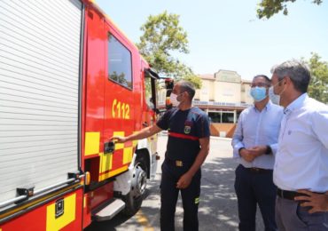 Los dos vehículos son una bomba urbana de 3.500 litros, y uno de rescate empleado principalmente en accidentes de tráfico