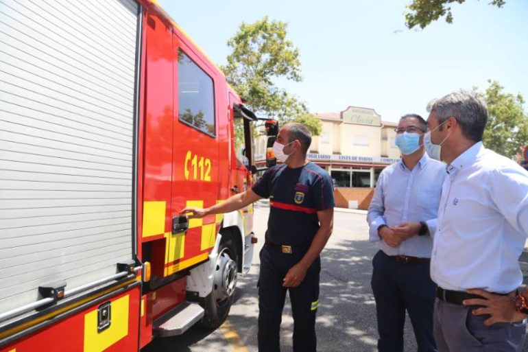 Los dos vehículos son una bomba urbana de 3.500 litros, y uno de rescate empleado principalmente en accidentes de tráfico