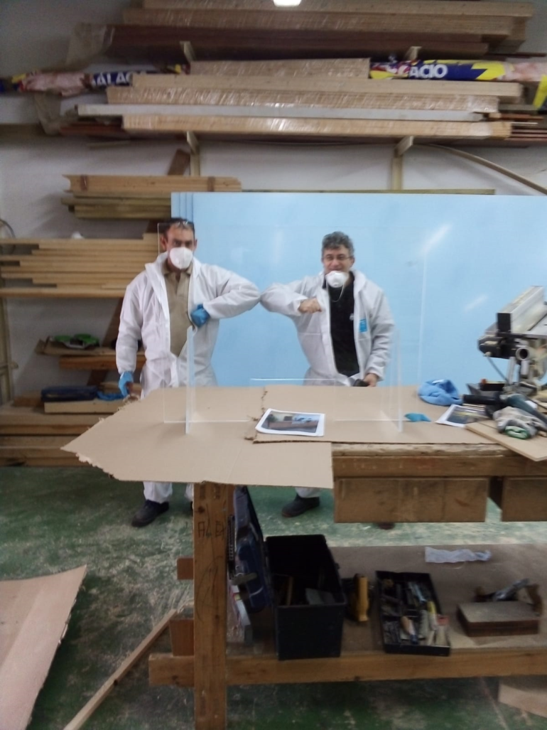 Mamparas para los diversos departamentos municipales con atención al público