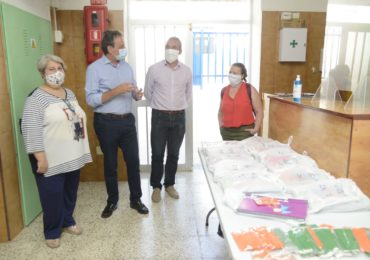 El material se pone a disposición de las familias en los colegios públicos del municipio con la colaboración de Protección Civil