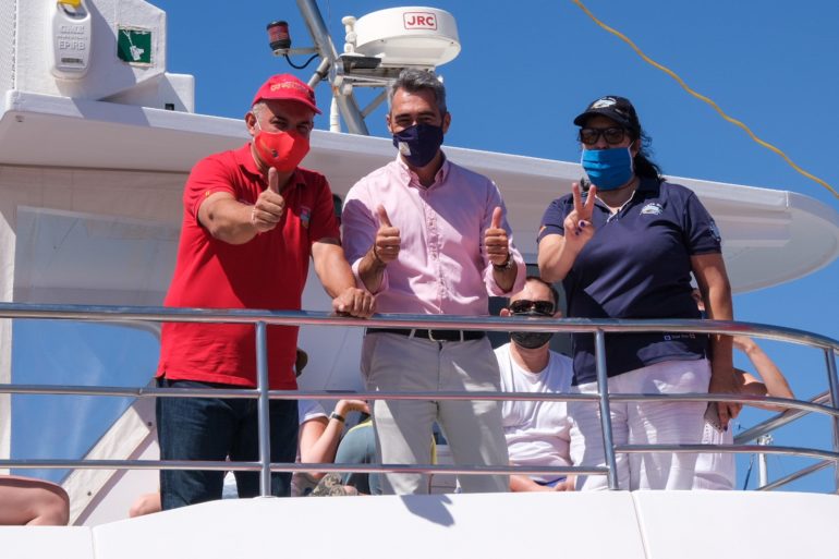 El alcalde Víctor Navas y el Gerente de Puerto acompañan a Costasol Cruceros y a City Sigthseeing en su retorno a la actividad turística