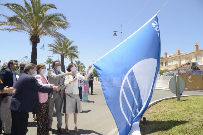 marcador baño Ajustarse Izada de la Bandera Azul en Torremolinos – Guía de Benalmádena