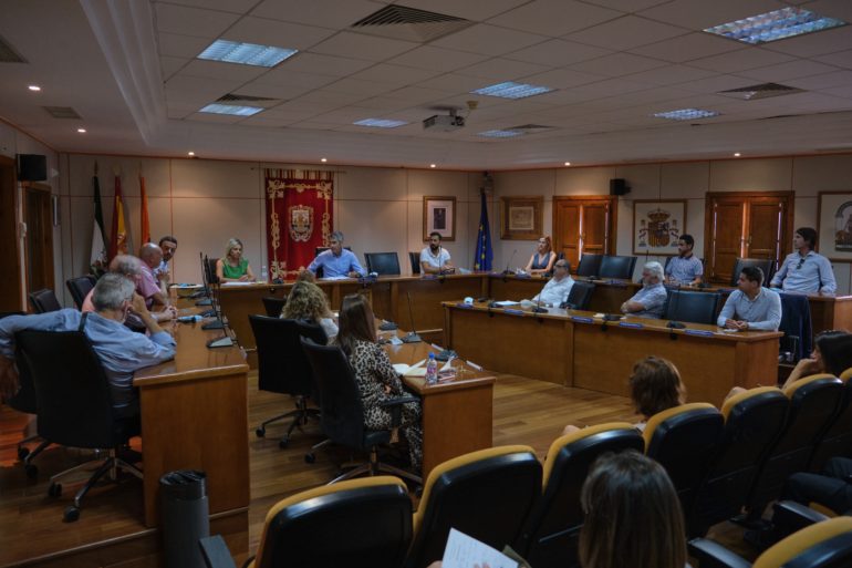 El alcalde subraya la importancia de la colaboración entre el Ayuntamiento y Sector Hotelero