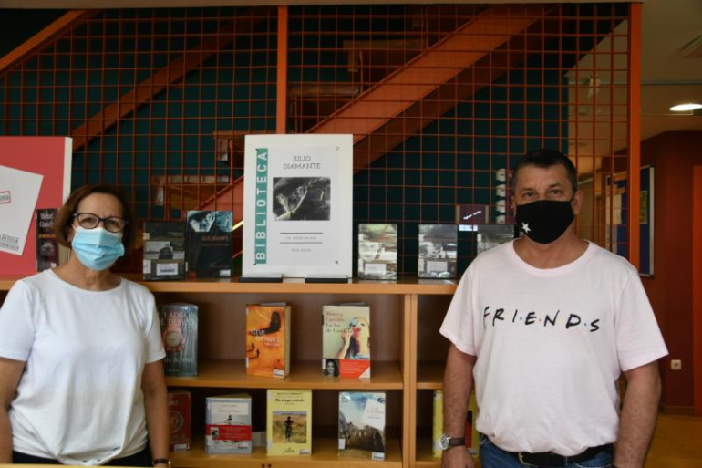 La Biblioteca Pública Arroyo de la Miel rinde homenaje al fundador de la Semana del Cine de Autor de Benalmádena