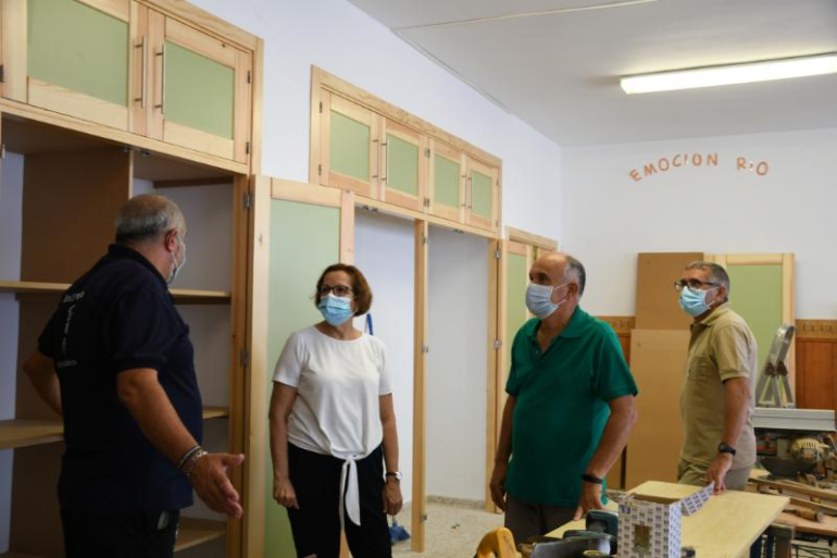 El concejal Salvador Rodríguez y la concejala de Educación, Elena Galán, han visitado hoy el colegio
