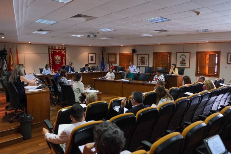 El motivo surge por incumplimiento de las normas sanitarias de aforo, distancia y uso de mascarillas