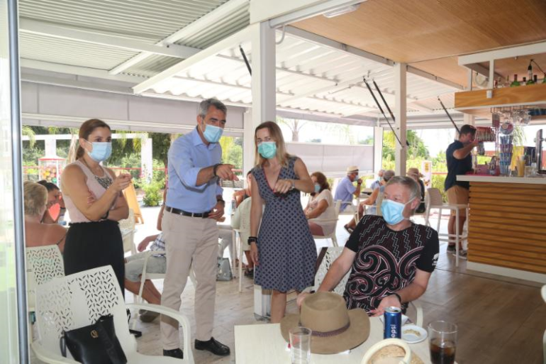 El alcalde Víctor Navas mantiene un encuentro con los participantes en las jornadas