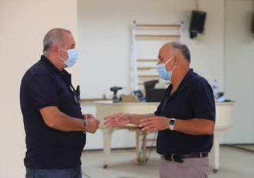 Además, también se ha barnizado la superficie del suelo de baile, y se han elaborado rampas en puertas de paso y baños