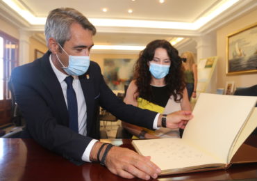 El alcalde Víctor Navas mantiene un encuentro con la consejera de Igualdad, Políticas Sociales y Conciliación de La Junta