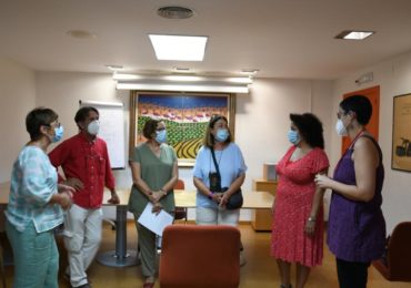 Los usuarios pueden elegir entre siete clubes de temáticas e idiomas diferentes