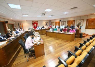 El pleno aprueba una moción con la que el Ayuntamiento apoya la demanda