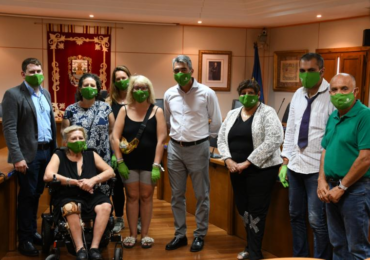 Haciéndolo en su reivindicación de mayor soporte social y sanitario