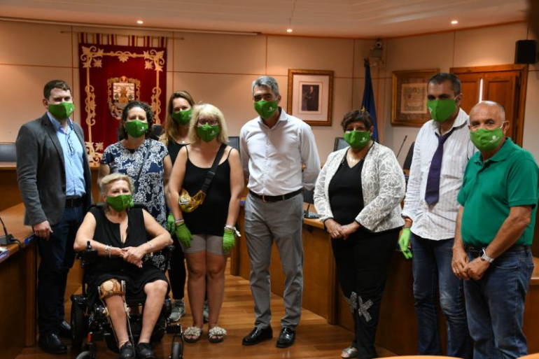 Haciéndolo en su reivindicación de mayor soporte social y sanitario