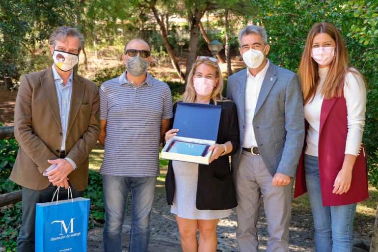 El Ayuntamiento y Diputación homenajean a la benalmadense centenaria Francisca Salguero González