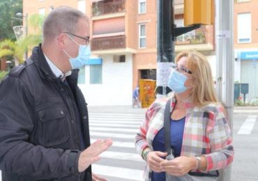 Semáforo que está adaptado para el uso de invidentes