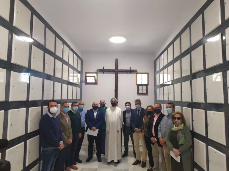 El alcalde Víctor Navas y los concejales Pilar Ramírez y Juan Carrillo asisten a la bendición