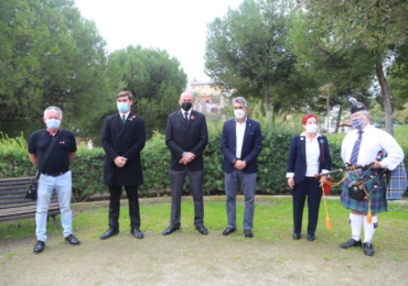 El alcalde participa en el acto institucional celebrado junto al Árbol de la Paz
