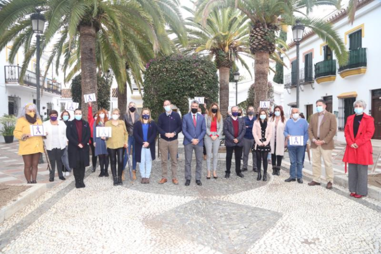 Benalmádena se suma a la celebración con diversas acciones por el municipio