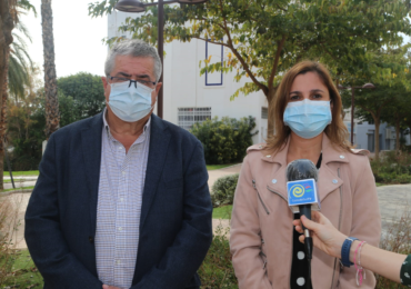 -Joaquín Villazón y la concejala y María Isabel Ruiz en la rueda de prensa esta mañana
