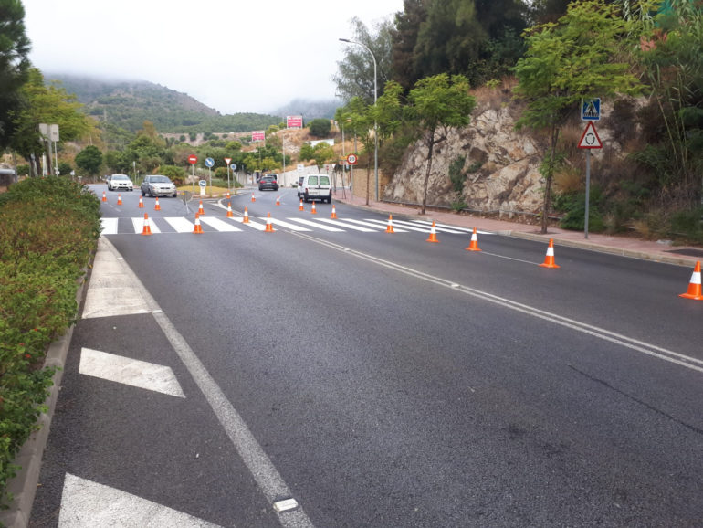 Se han repintado los 13 pasos de peatones de la avenida