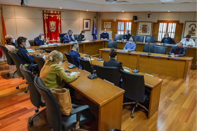 “Para que aborde una actuación en materia sanitaria y de seguridad”