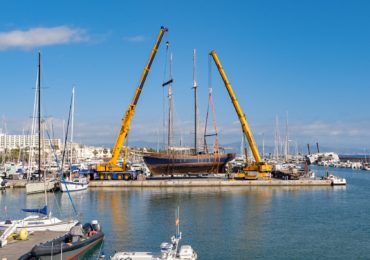Siendo un velero de 110 toneladas trasladado por riesgo de hundimiento