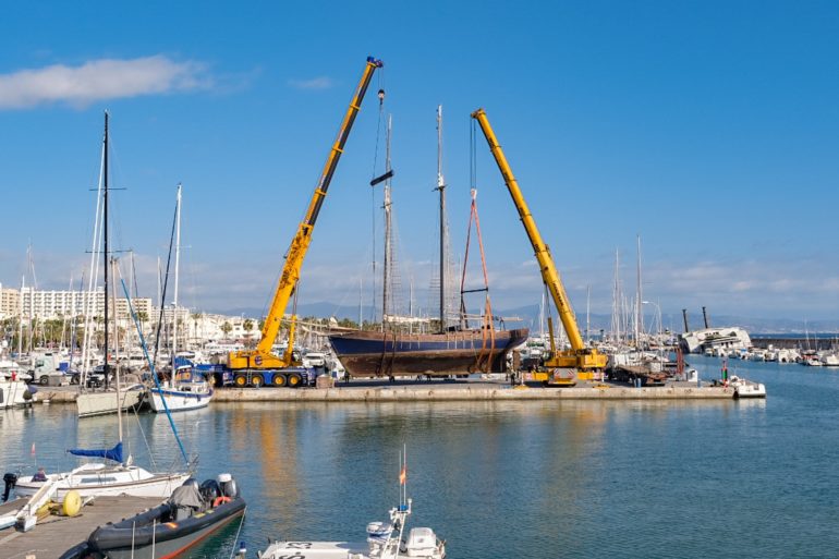 Siendo un velero de 110 toneladas trasladado por riesgo de hundimiento