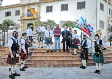 La banda de gaitas escocesas Sur Pipes Band realizó el concierto en los tres núcleos de Benalmádena