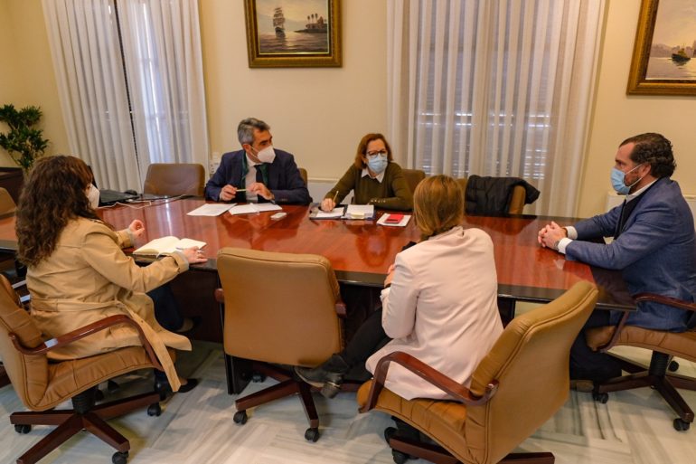 Valorándolo con los portavoces de los partidos representados en el pleno