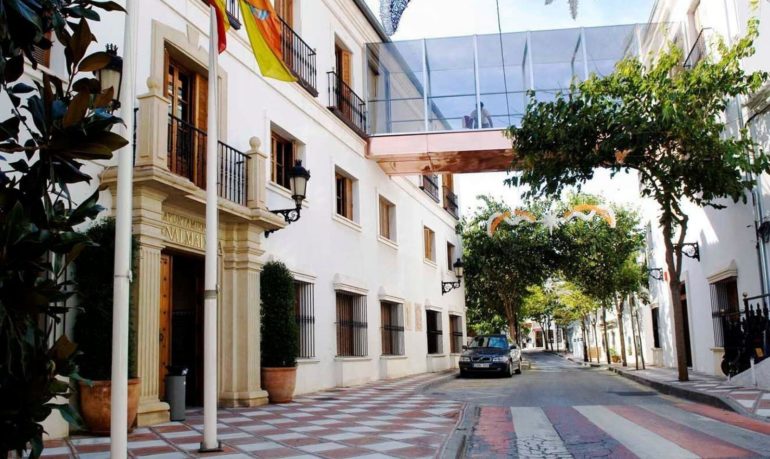 Encargándose un grupo de psicólogos de realizar este acompañamiento telefónico a estas personas mayores en situación de soledad