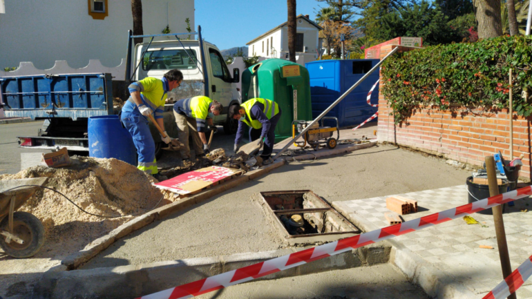 Entre otros trabajos se ha procedido al arreglo del acerado, asfalto y alcorques de la zona