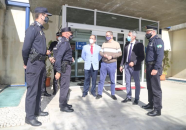 Contando también un damero que les servirá de distintivo como agentes de la Policía Local