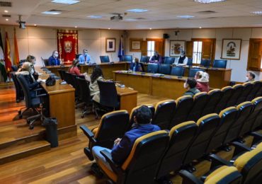 Mesa para abordar la problemática del cierre del club de hielo