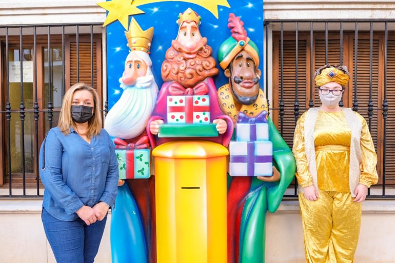 Este año pasarán por todos los colegios del municipio para dejar para cada alumno un pequeño regalo