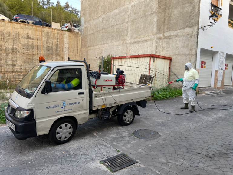 Los trabajos dotan de un vehículo ligero y el uso de una máquina compresora para la aplicación