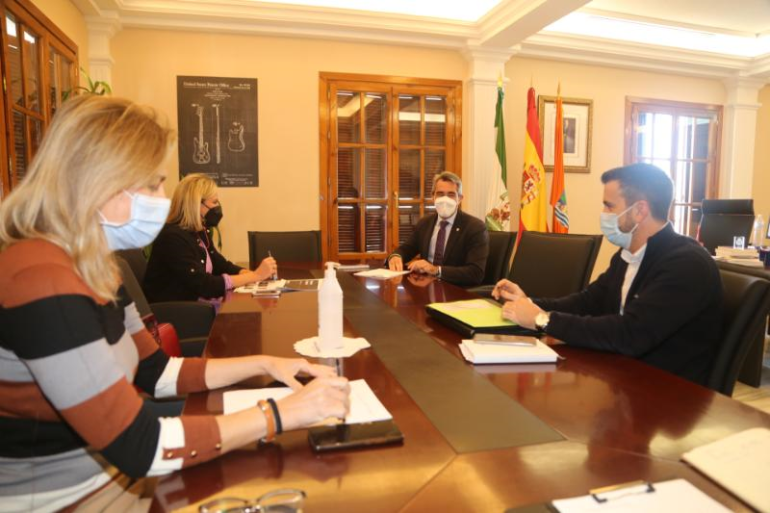 Esta mañana se ha mantenido un encuentro con los técnicos de la Delegación de Turismo para planificar la próxima temporada turística
