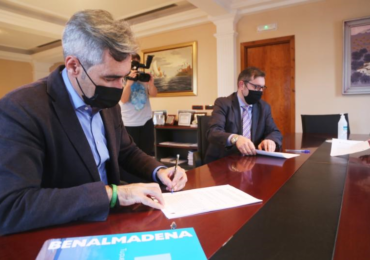 Haciéndolo a través de la firma de un convenio
