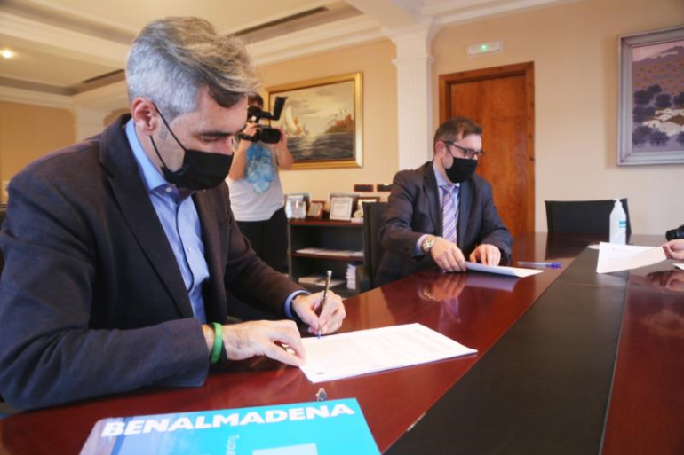 Haciéndolo a través de la firma de un convenio