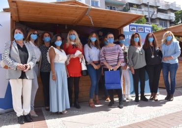 La alcaldesa Ana Mula junto a algunas participantes en la Feria de Mujeres Empresarias y Emprendedoras