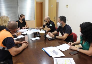 Moreno se reúne con el jefe de la Policía Local, el de Bomberos, la responsable de prevención y demás departamentos municipales