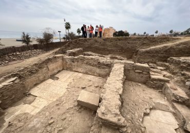 Vista de las excavaciones y de una sala de uso público que se está investigando