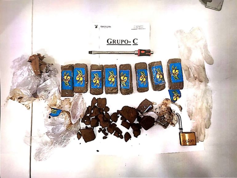 Foto de las sustancias y objetos incautados durante la operación de la Policía Local