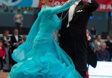 Elena y Rafa bailando