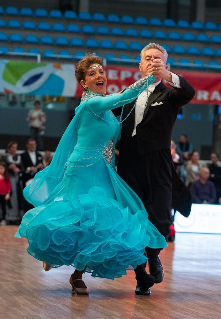 Elena y Rafa bailando
