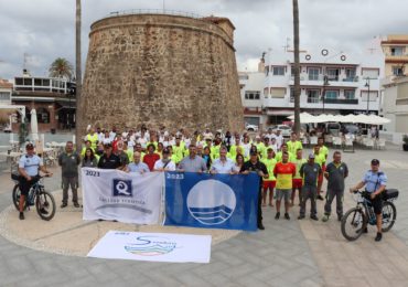 20230707 IZADA DE BANDERAS. JOSELE GONZÁLEZ Y JOSÉ CARLOS MARTÍN