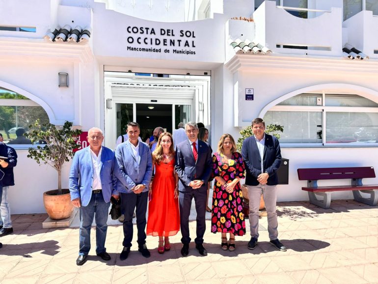 28072023 El portavoz de la Mancomunidad de la Costa del Sol, Victor Navas con su equipo