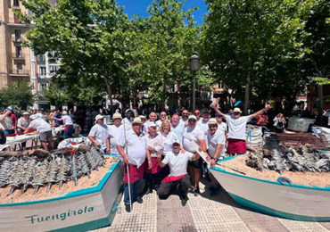 Mula y Gonzaìlez con los empresarios de playa y el equipo de espeteros