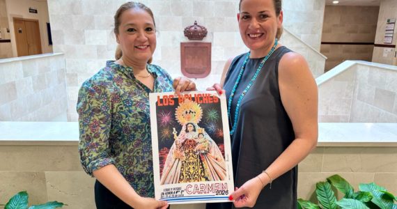 Rosa Ana Bravo e Isabel Moreno presentan la programación de la Feria del Carmen de Los Boliches 2026